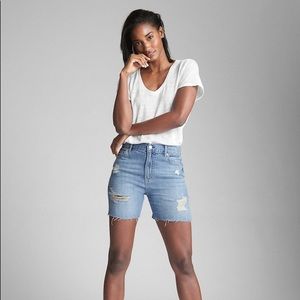 NWT GAP 5" Shorts Distressed Light Jean